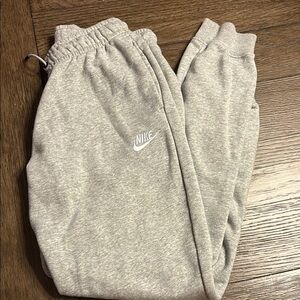 Women’s Nike sweatpants